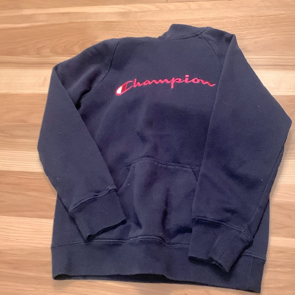 SMOKE FREE HOUSEHOLD. Girls champion hoodie.